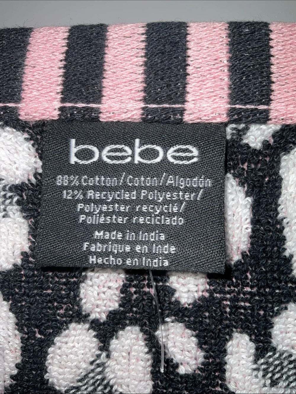 BEBE WHITE BLACK LEOPARD PRINT PINK HEM 4pc. 2 BATH 2 HAND TOWEL SET NWT